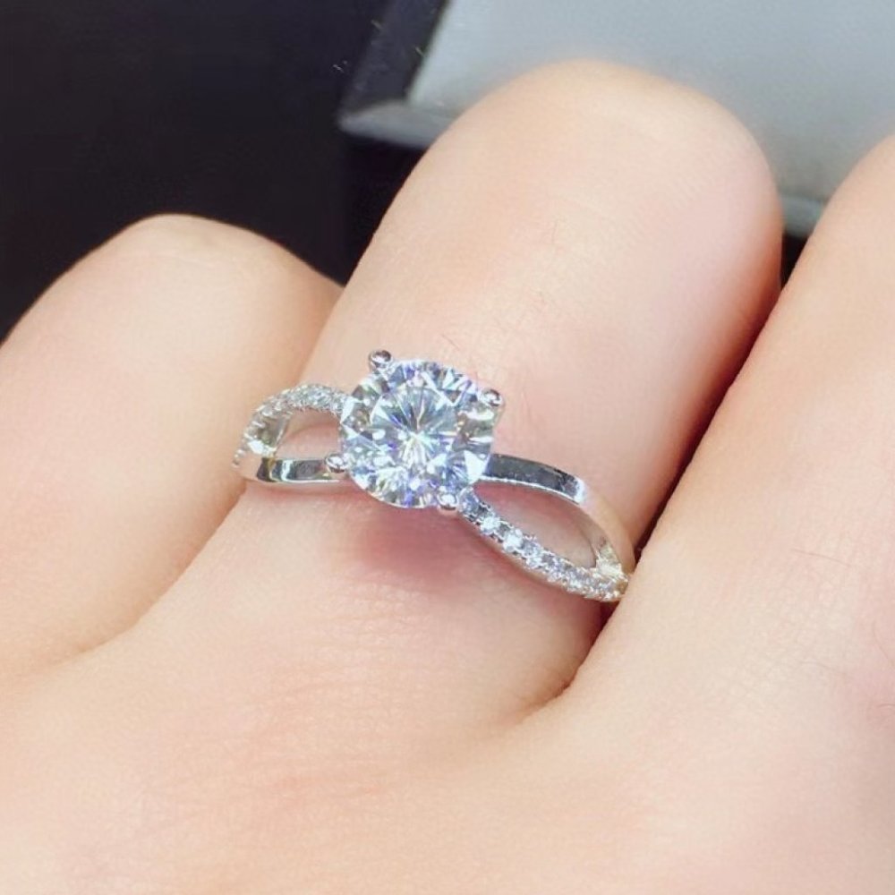 2 Carat Moissanite Crisscross 925 Sterling Silver Ring